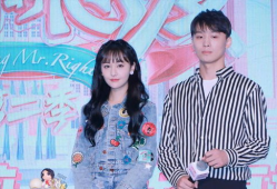 娱乐圈两个人吃瓜的小说,瓜田里的甜蜜邂逅